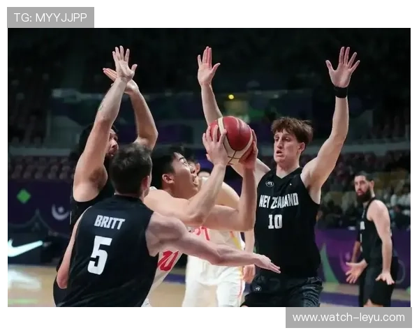 中国男篮迎战澳大利亚队备战世界杯 关键球员伤愈归队全力冲刺晋级